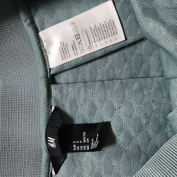 H&M Skirt - Picture 2 of 2